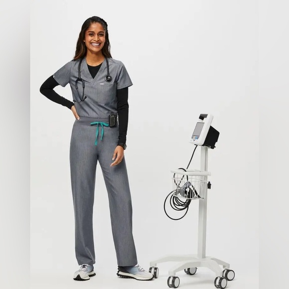 Figs Catarina One Pocket Scrub Top High Livingston Scrub Pants Gray Graphite XXS - Picture 1 of 16